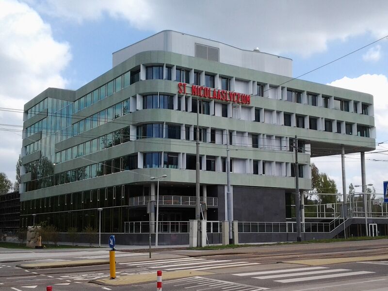 ملف:St-Nicolaaslyceum (Beethovenstr-Pr Irenestr).jpg