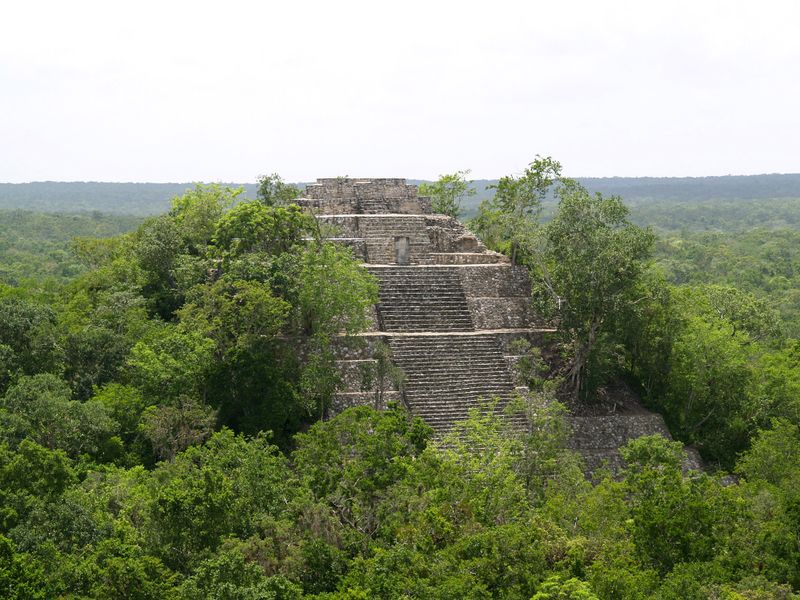 ملف:Calakmul - Structure I.jpg