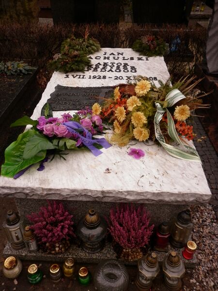 ملف:Jan Machulski2 grób.JPG