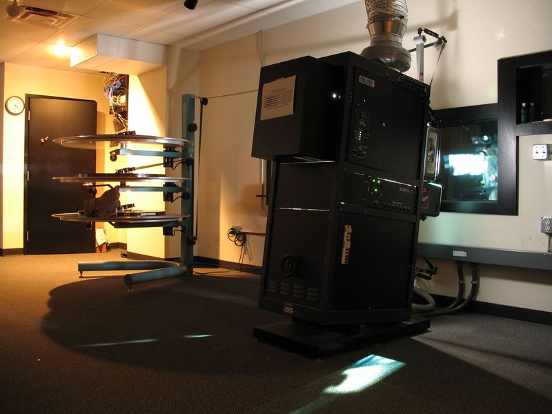 ملف:Projector and platter.jpg