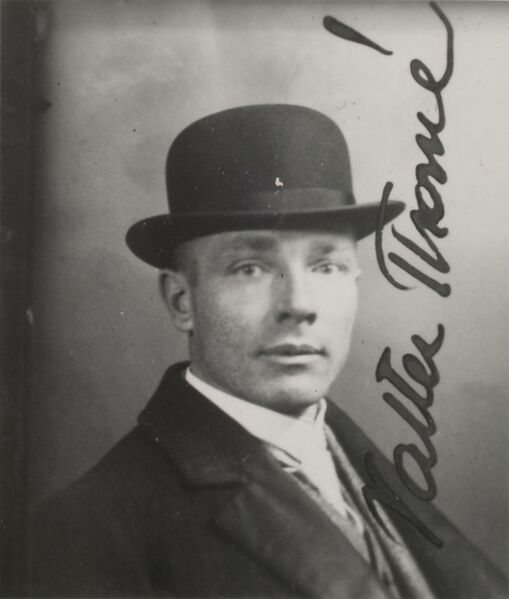 ملف:Valter-Thome.jpg