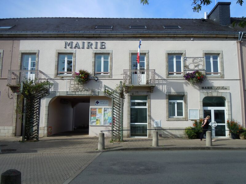 ملف:Mairie Plouay.JPG