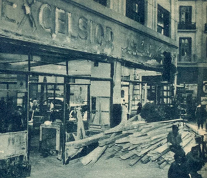 أطلال مقهى الإكسلسيور وسط مدينة القاهرة عقب حريق القاهرة