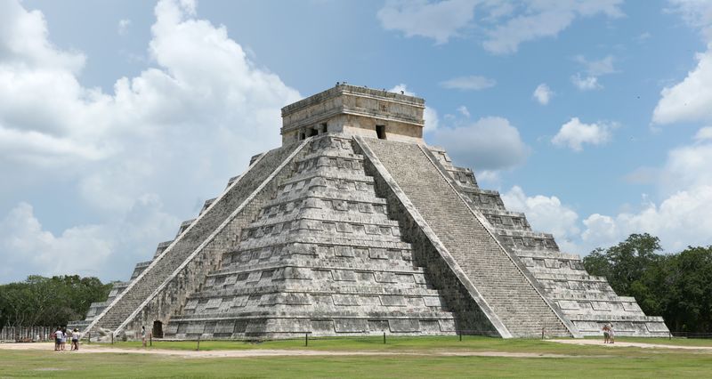 ملف:Chichen Itza 3.jpg