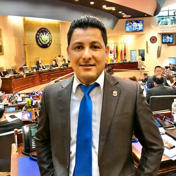 ملف:Leonardo Bonilla diputado independiente..jpg