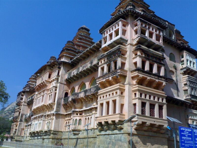 ملف:Raja Mahal, Chandragiri.jpg