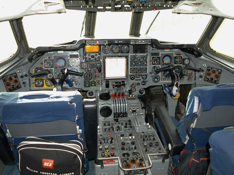 ملف:TridentFlightDeck.JPG