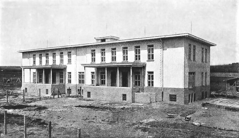 ملف:Kremsier Pavillon für Ruhige.jpg