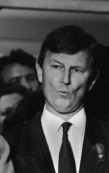 ملف:Bryan Gould in 1992.jpg