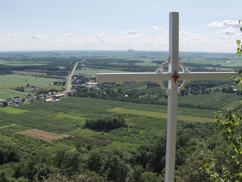ملف:Croix du mont Yamaska.jpg