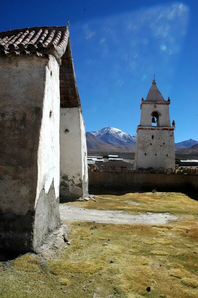 ملف:Isluga church bell tower.jpg