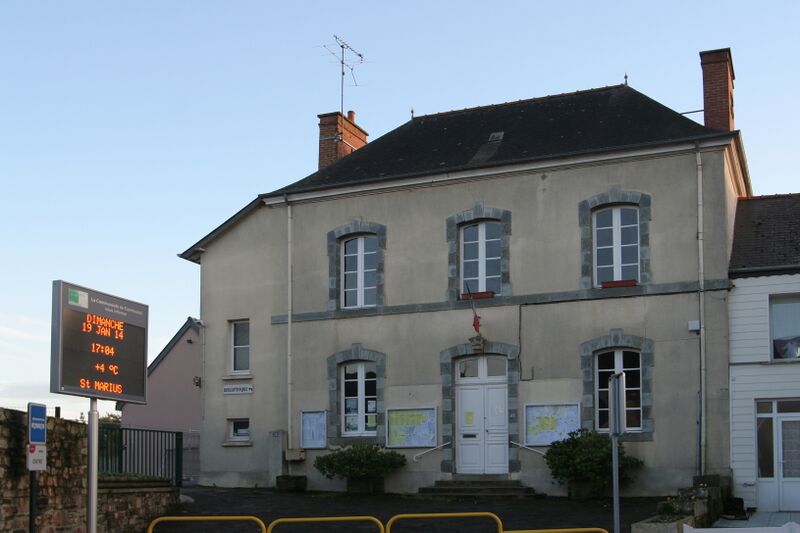ملف:Mernel - mairie.JPG