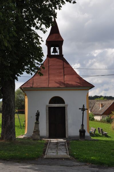 ملف:Řemenov-kaplička2014.jpg