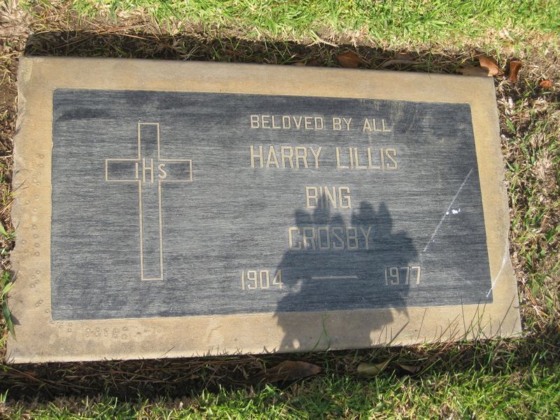 ملف:Bing Crosby's grave.JPG