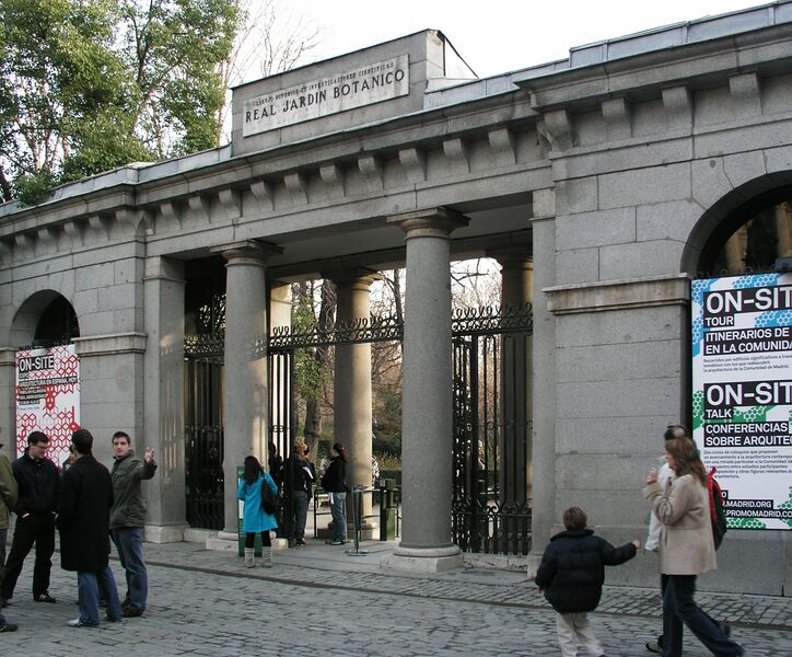 ملف:RealJardinBotanico Puerta de Murillo.jpg