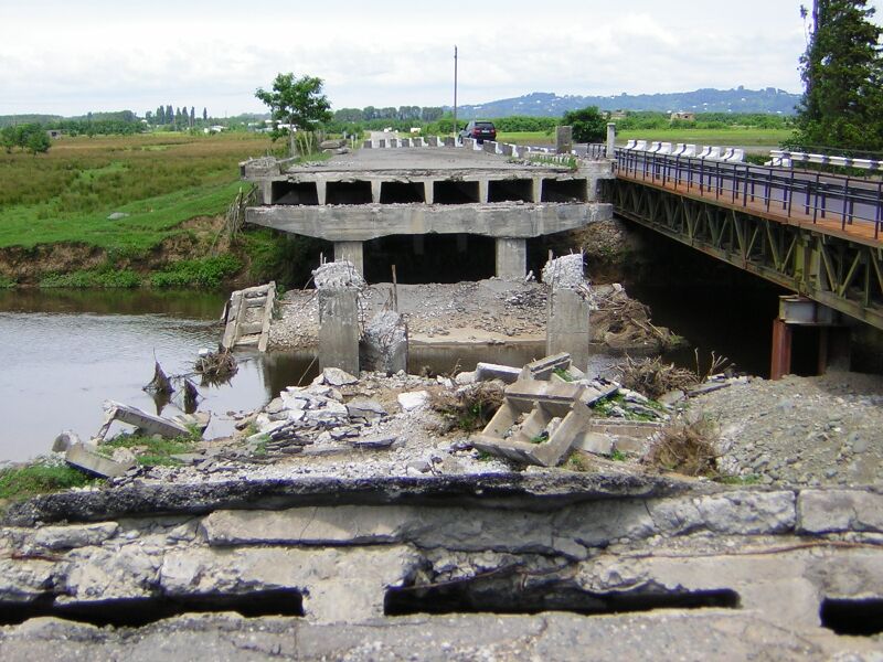 ملف:Bridge over Choloki Adzharia.jpg