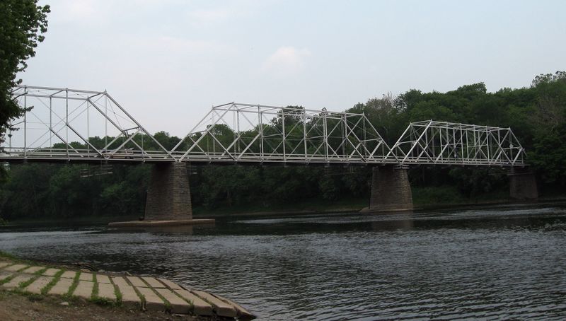 ملف:DingmansFerryBridgeSide.jpg