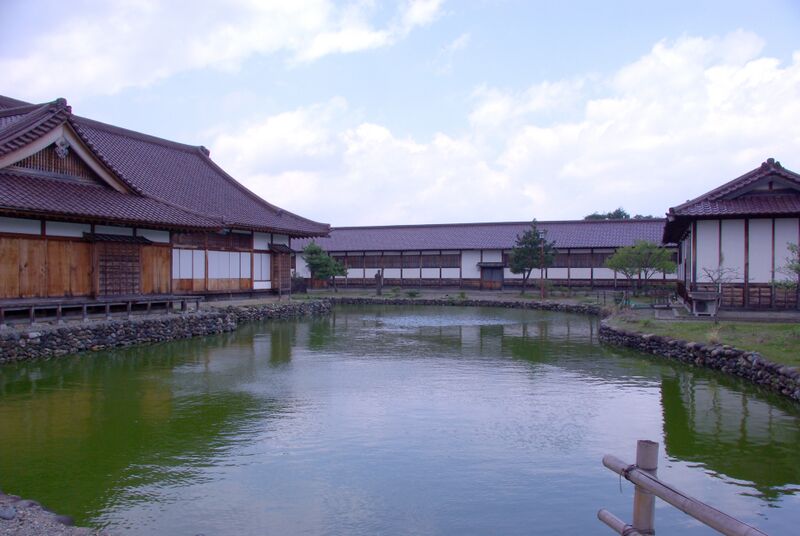 ملف:First SwimmingPool in Japan(Nisshinkan).jpg