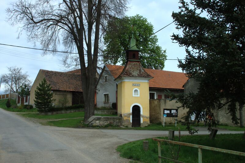 ملف:Myslíč, kaplička.jpg