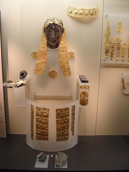 ملف:008MAD Jewelry.jpg