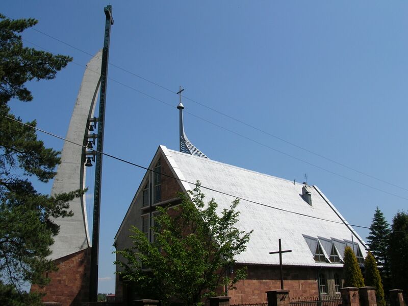 ملف:Church in Wiśniówka.JPG