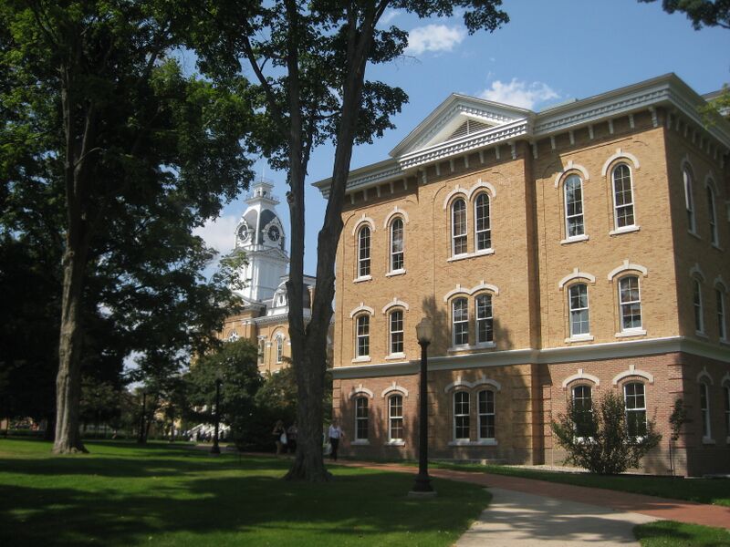 ملف:Hillsdale College Delp Hall.JPG