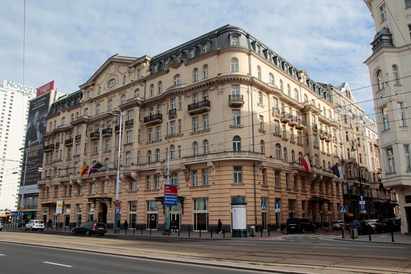 ملف:Hotel Polonia, Warsaw.jpg