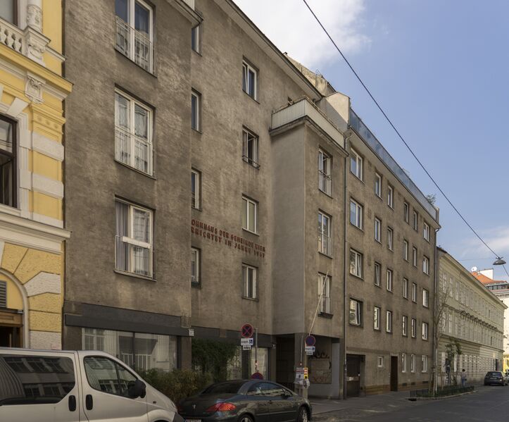 ملف:Wohnhausanlage Hermanngasse 9.jpg