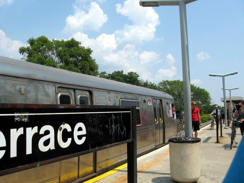 ملف:Bay Terrace SIR jeh.JPG