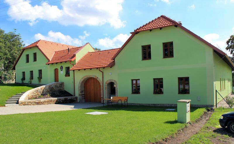 ملف:Chotovice, municipal office.jpg