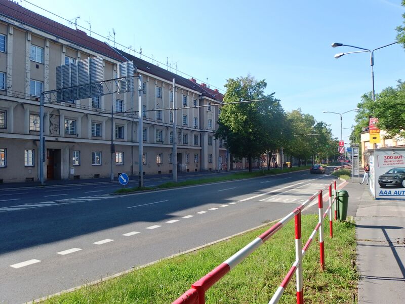 ملف:Hradec Králové, Střelecká (1).jpg