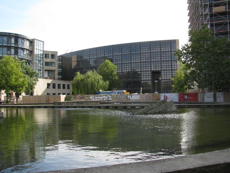 ملف:Andreas-Hermes-Platz, 2, Oststadt, Hannover.jpg