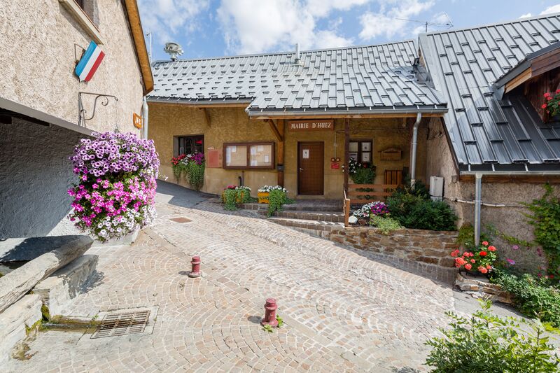 ملف:Mairie, Huez, France.jpg