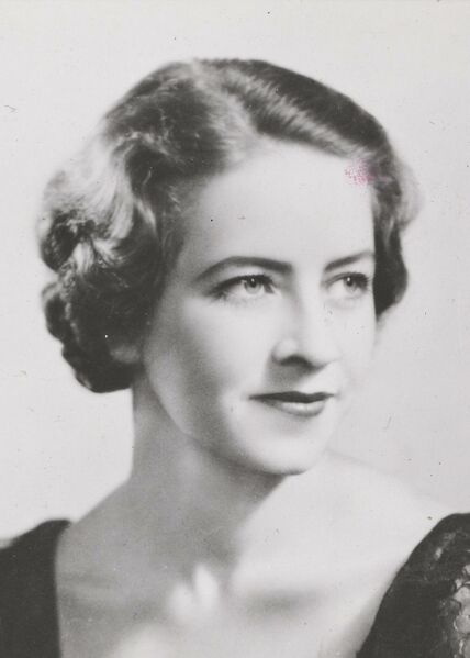 ملف:Mary Durack 1930s (cropped).jpg