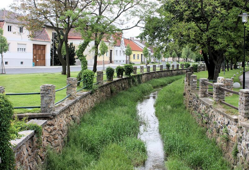 ملف:Raiding, the brook Raidingbach.jpg