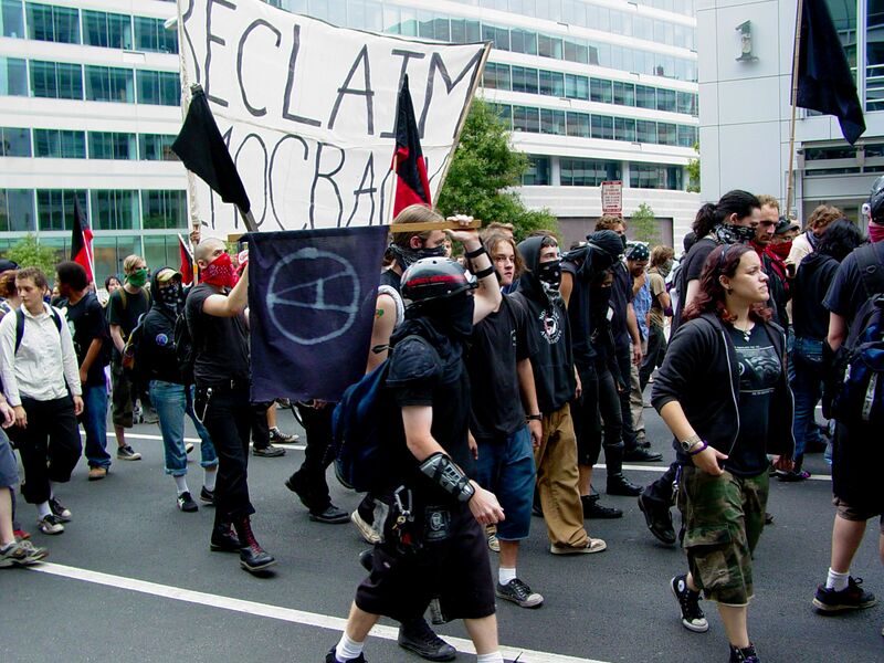 ملف:S24 Black Bloc 1.jpg