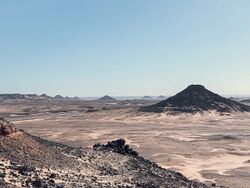 أحد الجبال البركانية.