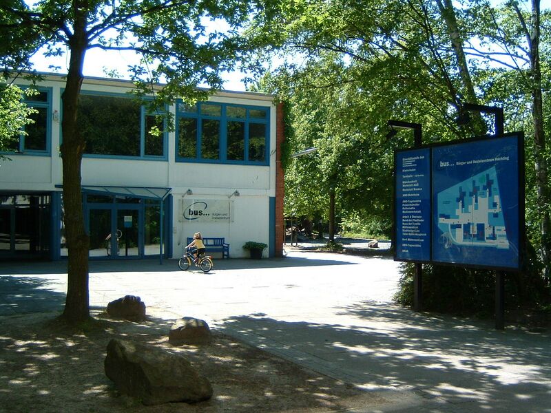 ملف:Huchting Bürger und Sozialzentrum.jpeg