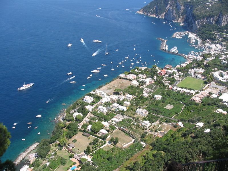 ملف:View of Capri.jpg