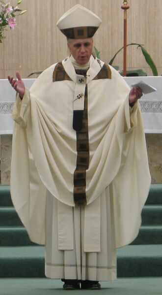 ملف:Archbishop Daniel Dinardo.jpg