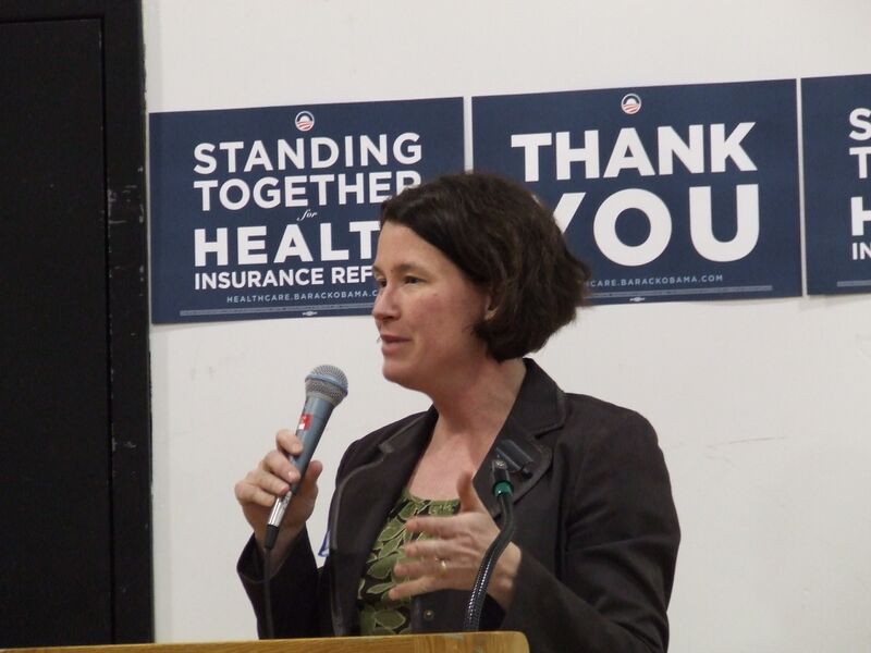 ملف:Elizabeth Glidden, January 2010.jpg