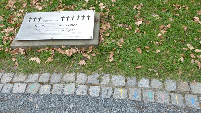 ملف:Gedenkspur Pirna-Sonnenstein 1.JPG