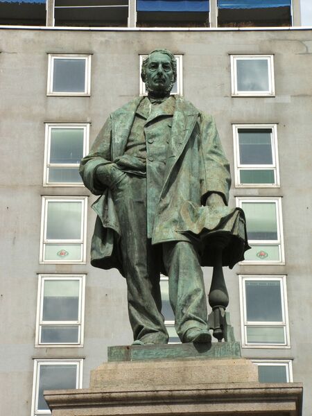 ملف:Genova-Piazza Caricamento-DSCF7737.JPG