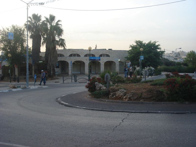 ملف:Kiryat Arba Square.jpg