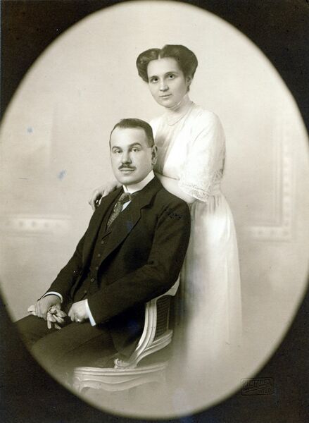 ملف:אוטו פצ'ק ואשתו מרתה.jpg