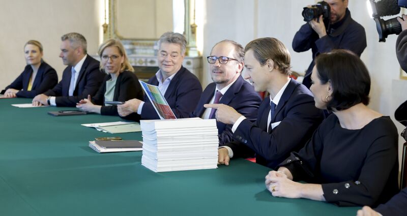 ملف:Budgetrede (51584669490).jpg