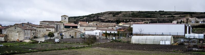 ملف:Celadilla-sotobrin-panoramica-enero-2014.jpg