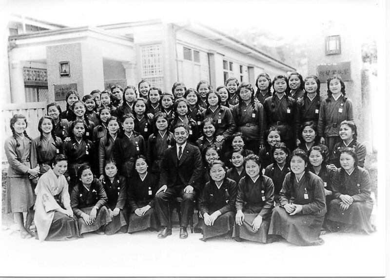 ملف:Himeyuri Students.jpg