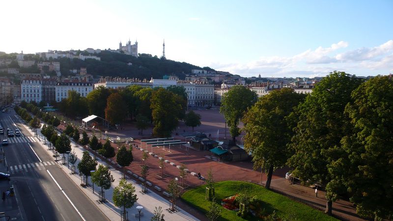 ملف:Lyon Place Bellecour.JPG
