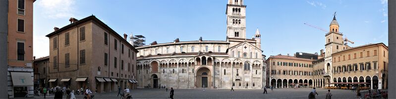 ملف:Modena Piazza Grande.jpg